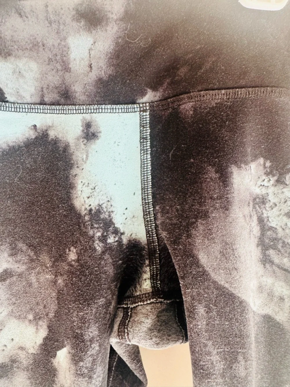 Alo Yoga Airbrush Capri Leggings Size Small Black Blue Smoke Wash Tie Dye